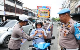 Cegah Kecelakaan, Polantas Periksa Kondisi Sopir dan Bus di Pekanbaru - JPNN.com