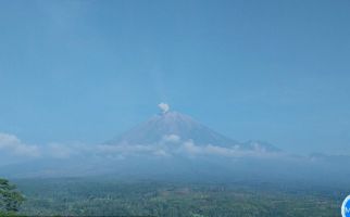 BPBD Minta Warga di Lereng Gunung Semeru Waspada Hujan Abu - JPNN.com