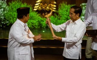 Analisis Pengamat Soal Ucapan Jokowi Tak Ada yang Berani Kritik Prabowo, Ada Kalimat Sakit Hati - JPNN.com