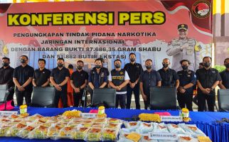 Bea Cukai & Polres Bengkalis Gagalkan Penyelundupan 87,7 Kg Sabu-Sabu di Perairan Sepahat - JPNN.com