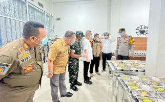 Kapolres-Pj Bupati Empat Lawang Tinjau Dapur MBG Buntut Temuan Ulat Dalam Ompreng - JPNN.com