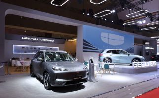 Sejumlah Pengunjung IIMS 2025 Jajal Geely EX5, Fitur Ini jadi Daya Tarik - JPNN.com