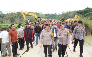 Irjen Iqbal Desak Perusahaan Bertanggung Jawab Atas Kecelakaan Truk di Sungai Segati   - JPNN.com