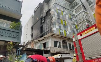 Hotel 101 Urban Glodok Jakbar Terbakar, Asap Masih Mengepul - JPNN.com