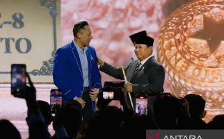 Momen Prabowo Goda AHY dan Gibran, Mbak Puan Melirik - JPNN.com