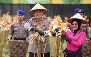 Dukung Ketahanan Pangan, Polda Riau Panen 156 Ton Jagung - JPNN.com