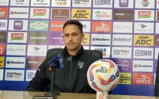 Persebaya vs Persib: Paul Munster Butuh Bonek untuk Selamatkan Nasibnya - JPNN.com