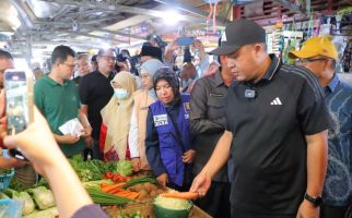 Menjelang Ramadan, Sekda Palembang Tinjau Harga Sembako di Pasar Tradisional - JPNN.com