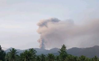 Gunung Dukono Kembali Erupsi, Semburkan Abu Vulkanik Setinggi 2 Ribu Meter - JPNN.com