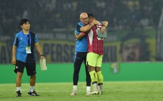 Debut Pahit Sheva Sanggasi, Pelatih Kiper Persib Pasang Badan - JPNN.com