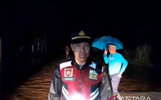 Jalur Padang-Painan Putus Total Akibat Banjir - JPNN.com