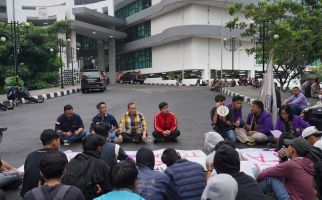 Mahasiswa Unpak Demo di DPRD Kota Bogor, Ini Tuntutannya - JPNN.com