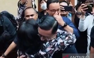 Tom Lembong Jalani Sidang Perdana, Istri Hingga Anies Memberikan Dukungan - JPNN.com