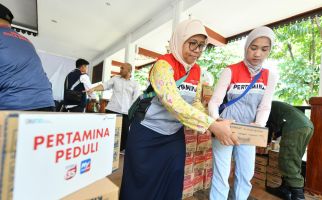 Sukarelawan Pertamina Peduli Bergerak Bantu Warga Terdampak Banjir di Bekasi - JPNN.com