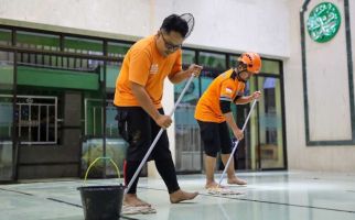 Tim BTB Gelar Aksi Resik Masjid Pascabanjir di Jatinegara - JPNN.com