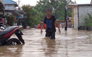 Hujan Deras, Balikpapan Dikepung Banjir, Ketinggian Air Capai 1,5 Meter - JPNN.com