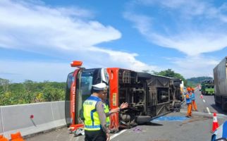 Polisi Selidiki Penyebab Kecelakaan Bus Rosalia Indah di Tol Semarang-Batang - JPNN.com