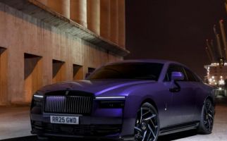 Rolls Royce Mengukir Sejarah Baru Melalui Mobil Listrik Black Badge Spectre - JPNN.com