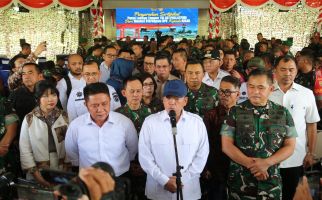 Gubernur Herman Deru Dampingi Menteri Nusron Wahid Serahkan Sertifikat Puslatpur TNI AD - JPNN.com