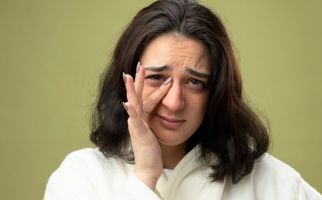 Terasa Kedutan di Wajah Tak Terkendali? Waspada Hemifacial Spasm - JPNN.com