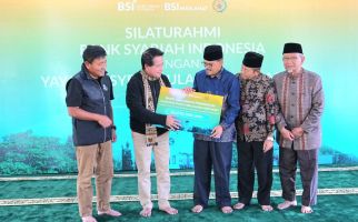 BSI Menyalurkan Bantuan Untuk Pembangunan Pesantren dan Santunan Yatim - JPNN.com