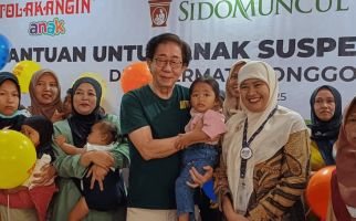 Sido Muncul Berikan Bantuan Rp 425 Juta untuk Anak Terduga Stunting di Jonggol - JPNN.com