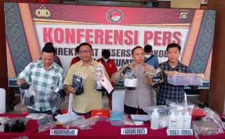 Polda Sumsel Gerebek Home Industry Narkoba Sintetis Cair di Palembang, Ringkus 2 Tersangka - JPNN.com