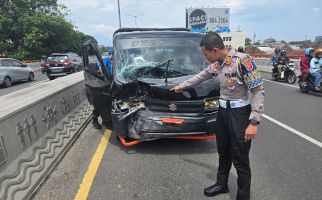 Pikap Tabrak Honda Brio di Flyover Pasopati Bandung, Begini Kronologi Kecelakaan - JPNN.com