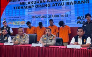 4 Debt Collector Penganiaya Wanita di Halaman Polsek Bukit Raya Ditangkap, 7 Lainnya Buron - JPNN.com