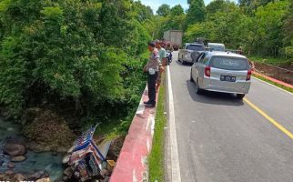 Kecelakaan Mobil Masuk Jurang di Pesibar, 3 Orang Meninggal Dunia - JPNN.com