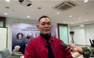 Jokowi Tempuh Jalur Hukum Perihal Tudingan Berijazah Palsu, Pengamat Politik Boni Hargens: Ini Pelajaran Berdemokrasi - JPNN.com
