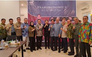 Merespons Kebijakan Dagang Trump, Syahganda Nainggolan: Sikap Independen Indonesia Sudah Tepat - JPNN.com