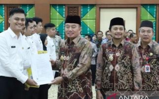 1.234 CPNS & PPPK Kalsel Terima SK, Gubernur Muhidin Beri Pesan Begini - JPNN.com