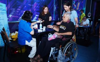 Bantu Lansia, Holywings Peduli Laksanakan Cek Kesehatan Gratis di Ampera - JPNN.com