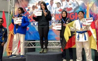 Polwan Cantik Polda Riau Bripda Jessica Raih Juara 1 Karate Internasional di Malaysia - JPNN.com