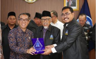 Mendiktisaintek Brian Yuliarto Dukung Pendirian Universitas Sunan Gresik - JPNN.com