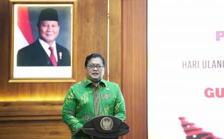 Raih Penghargaan dari PWI Jatim, Wamen Viva Yoga: Ini Pelecut untuk Tingkatkan Kinerja - JPNN.com