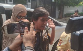 Turun dari Mobil Mewah Saat Menyambangi Komnas Perempuan, Paula Verhoeven Tampil Syar'i - JPNN.com