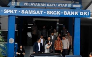Jokowi Berurusan dengan Polisi Pagi Tadi, Melambaikan Tangan - JPNN.com