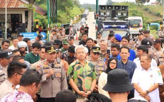 Polres Siak Lakukan PAM Humanis, Aksi Buruh di Minas Berjalan Kondusif - JPNN.com