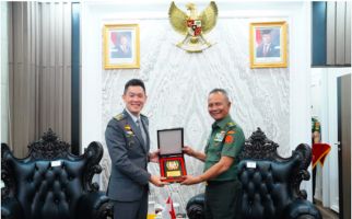 Tingkatkan Pertahanan Siber, Kasum TNI Terima Kunjungan Kepala Staf Digital Intelijen Militer Singapura - JPNN.com