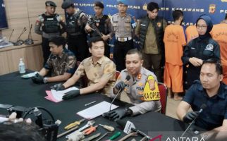 Cucu Bunuh Nenek di Karawang Demi Emas 100 Gram, Begini Kejadiannya - JPNN.com