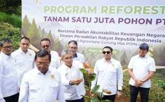 Melalui Program Tanam Sejuta Pohon, BAKN DPR dan PTPN I Hijaukan Puncak Bogor - JPNN.com