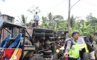 Berikut Identitas 11 Korban Tewas Truk Tabrak Minibus di Purworejo - JPNN.com