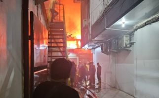 Ini Penyebab Gudang PT Lonsum di Palembang Terbakar - JPNN.com