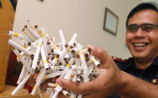 Miras dan Rokok Tanpa Cukai Terpaksa Dimusnahkan - JPNN.com