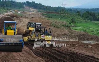 Kuburan Mantan Bupati Tergusur Proyek Tol - JPNN.com