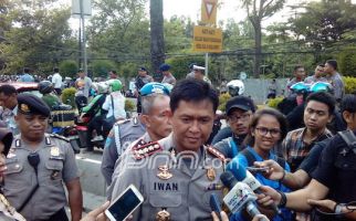 Massa Dua Kubu Saat Sidang Ahok Harus Membubarkan Diri - JPNN.com