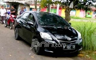 Ini Mobil Siapa? Berhari-Hari Dibiarkan Begitu Saja - JPNN.com