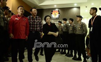 Pak Ahok, Kapan Ya Bu Mega Turun Gunung? - JPNN.com